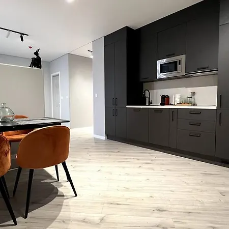 Luxury In 1 Apartment *
